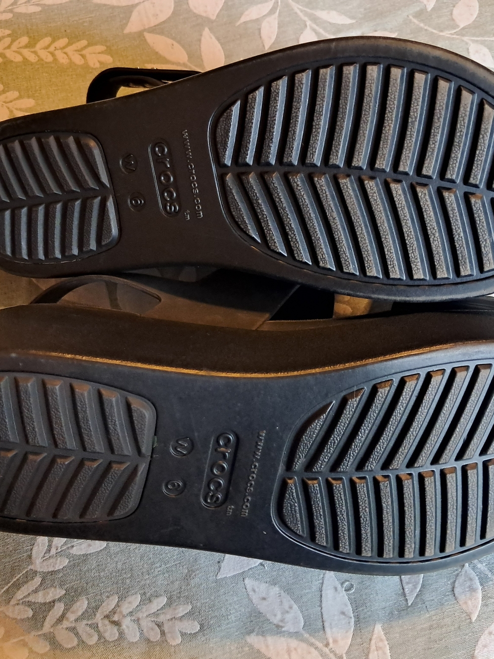CROCS Women’s Black Double-Strap Sandals In Size 6 - Picture 6 of 11